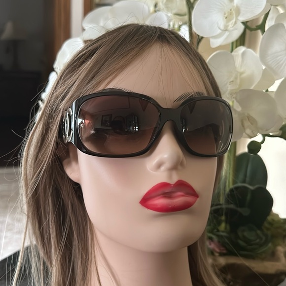 Authentic Sunglasses Chanel Large CC Silver Logo . - Picture 15 of 15